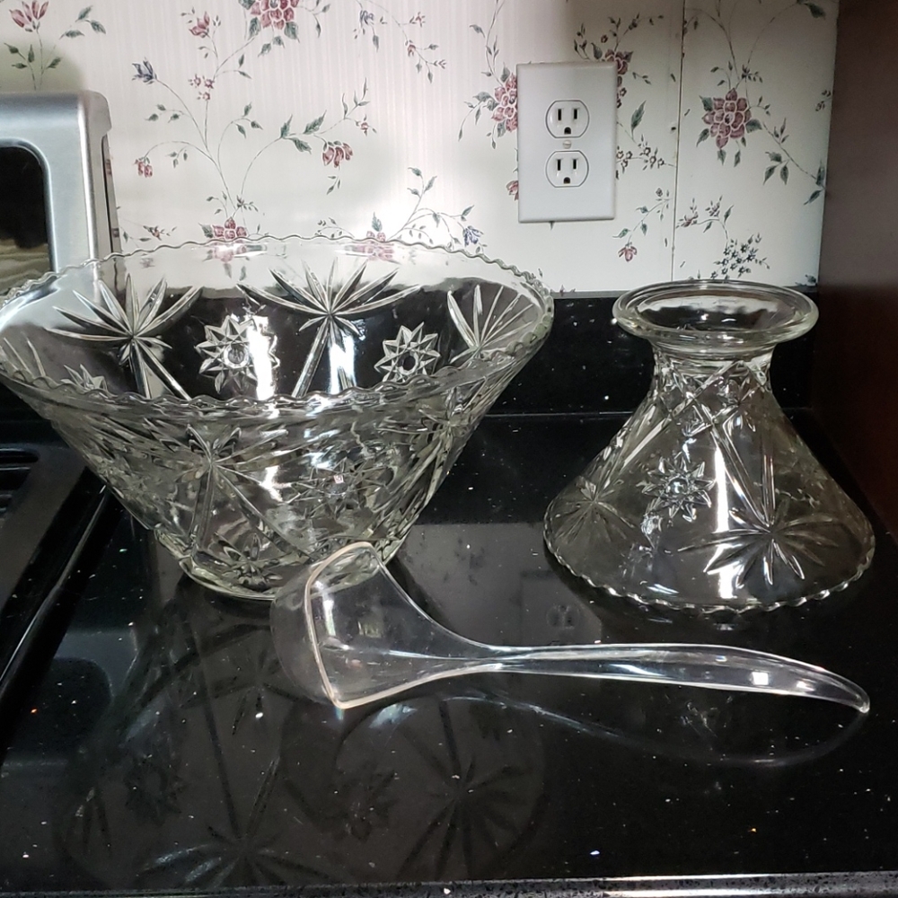 READ BEFORE PURCHASING. Vintage Anchor Hocking 27 Pc Punch Bowl Set - Picture 3 of 4